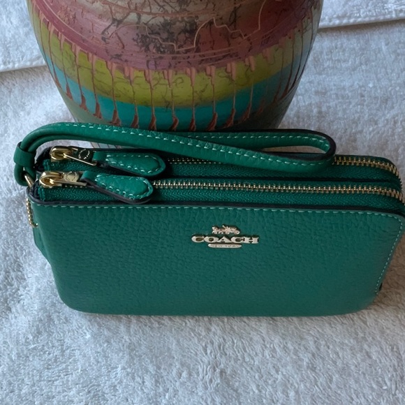 💚 COACH DOUBLE CORNER ZIP WRISTLET 💚 - Picture 16 of 16